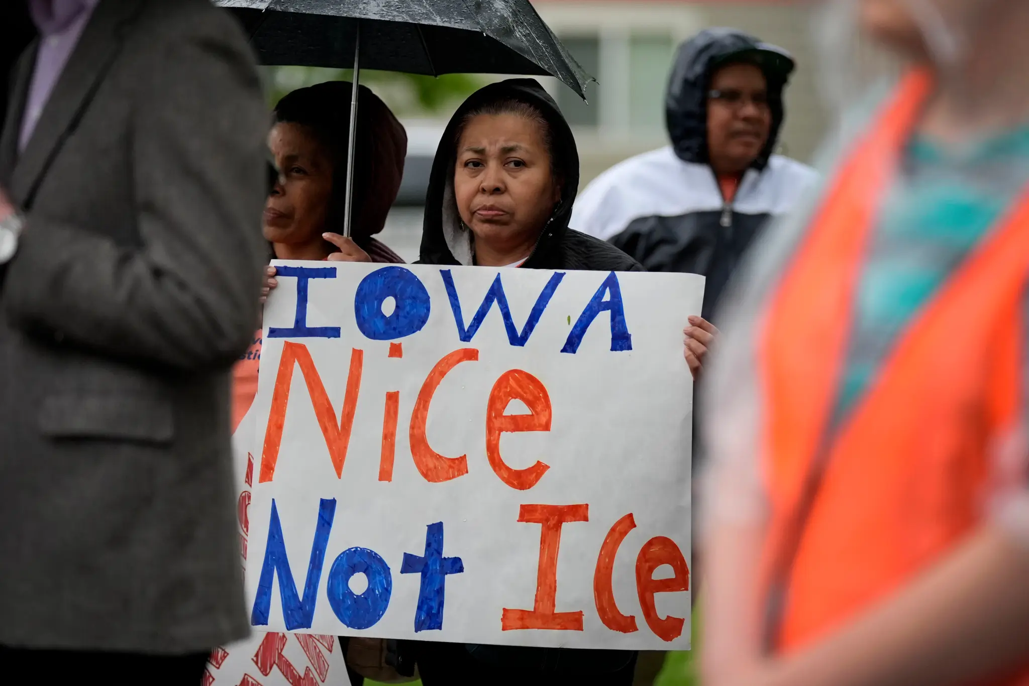 Biden judge blocks Iowa law allowing state authorities to arrest and deport migrants 