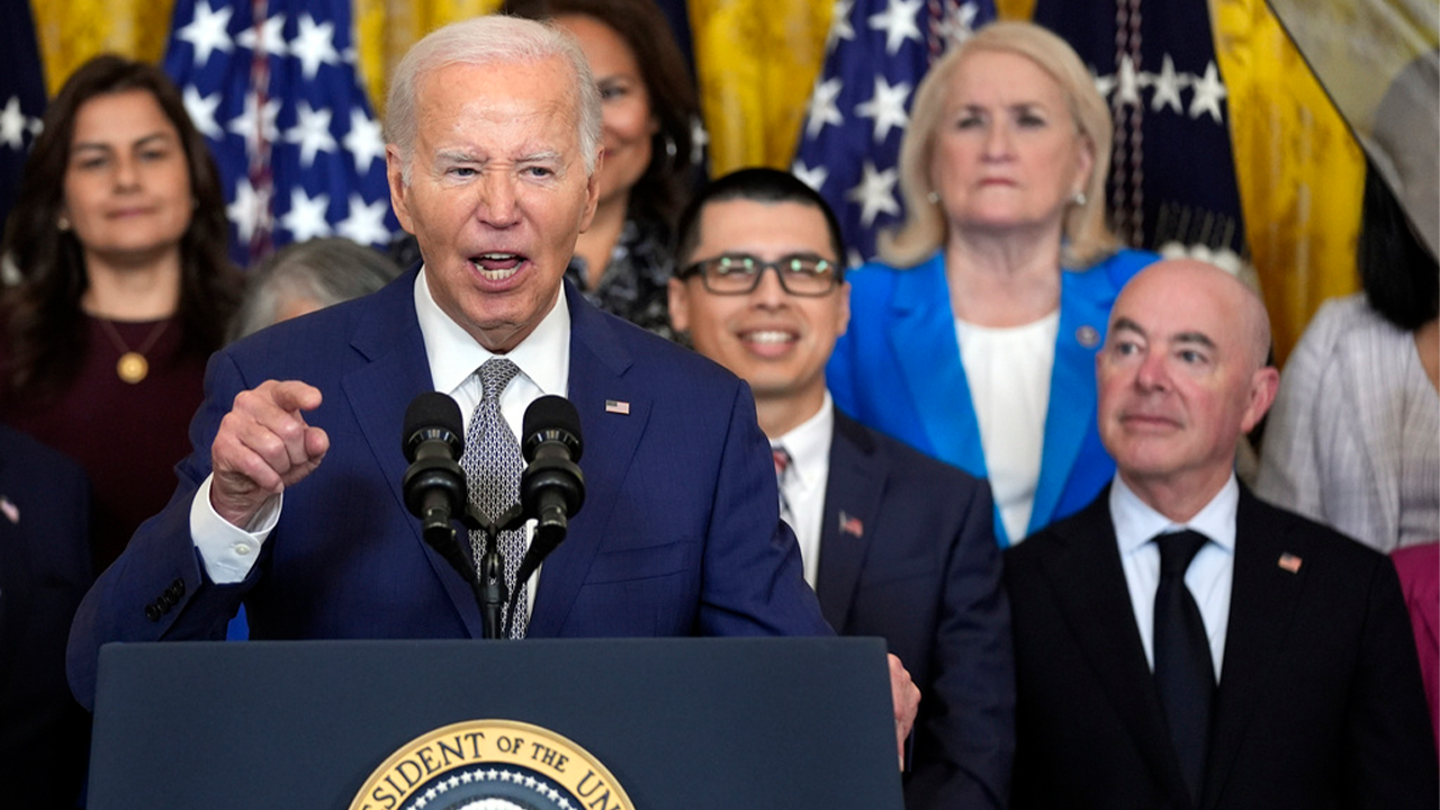 Biden appears to freeze up, forget Homeland Security sec’s name during White House event: ‘all kidding aside’