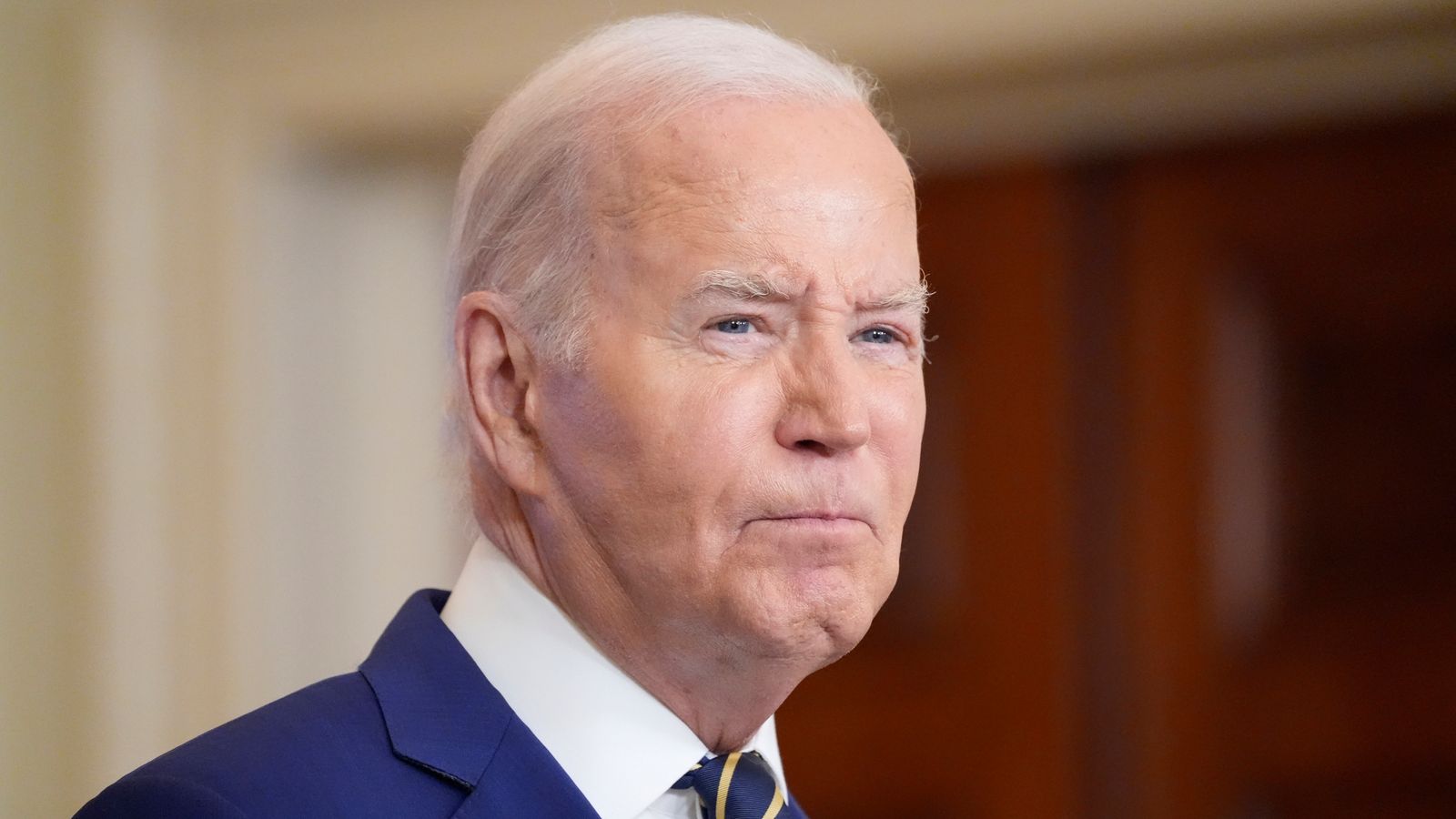 Biden to close Mexico border over asylum seekers